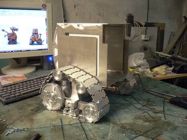 wall-e-computer-case-mod-41 wall-e-computer-case-mod-41