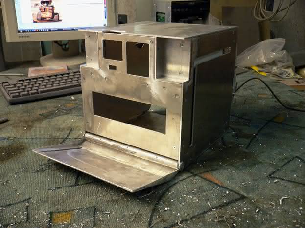 wall-e-computer-case-mod-43 wall-e-computer-case-mod-43